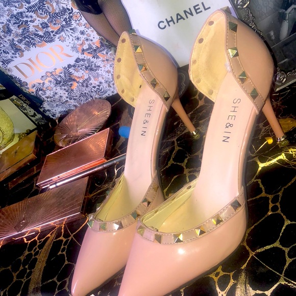 Nude pumps heels ( wore only one time) - Picture 1 of 1
